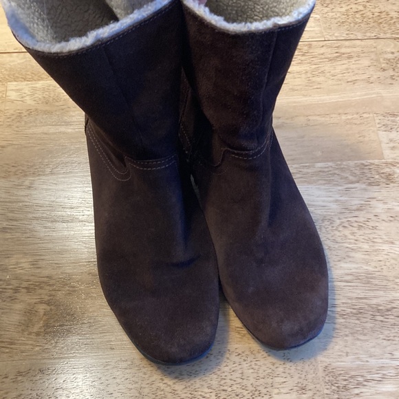 Clarks brown suede bendables with faux fur lining - Picture 4 of 8